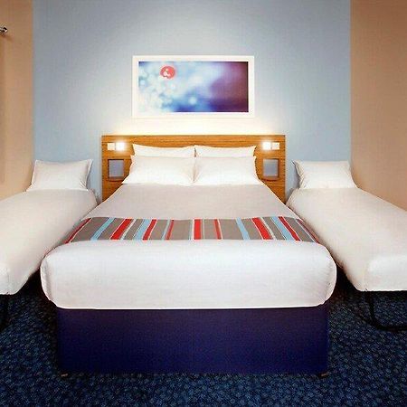 Travelodge Shrewsbury Bayston Hill Bagian luar foto