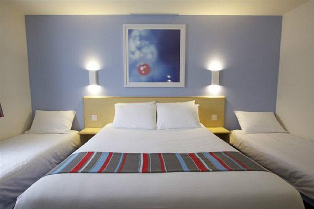 Travelodge Shrewsbury Bayston Hill Bagian luar foto