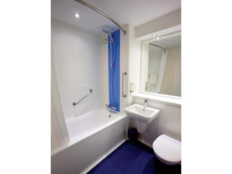 Travelodge Shrewsbury Bayston Hill Bagian luar foto
